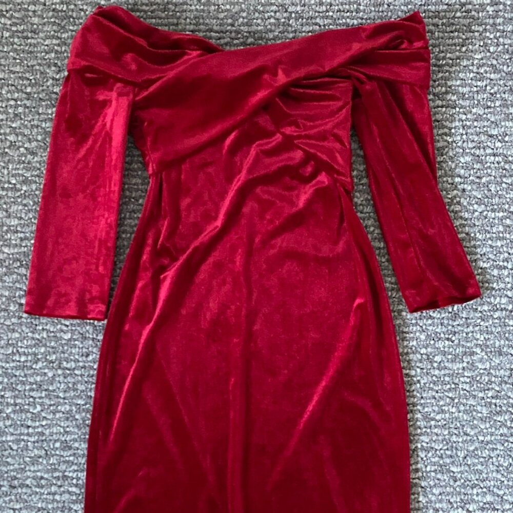 Small- Like New- Zara Red Velvet Midi Dress